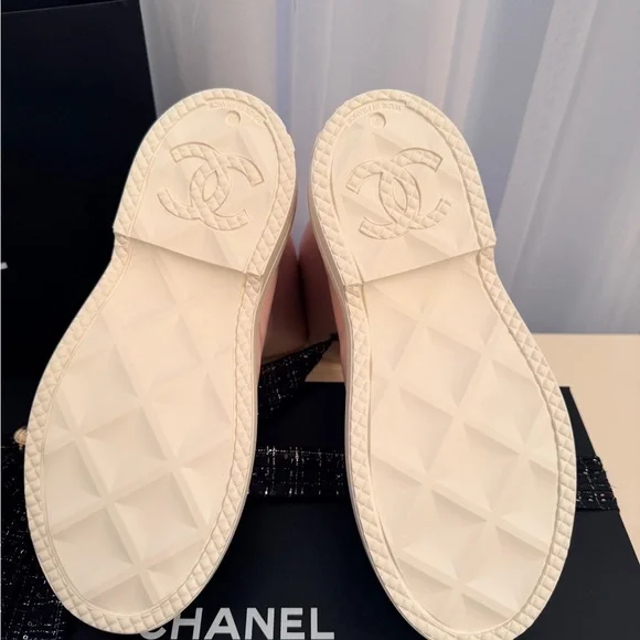 100% Authentic NWT Chanel Pink Women's Rain Boots 26C 2025 SIZE 40 - Picture 7 of 10